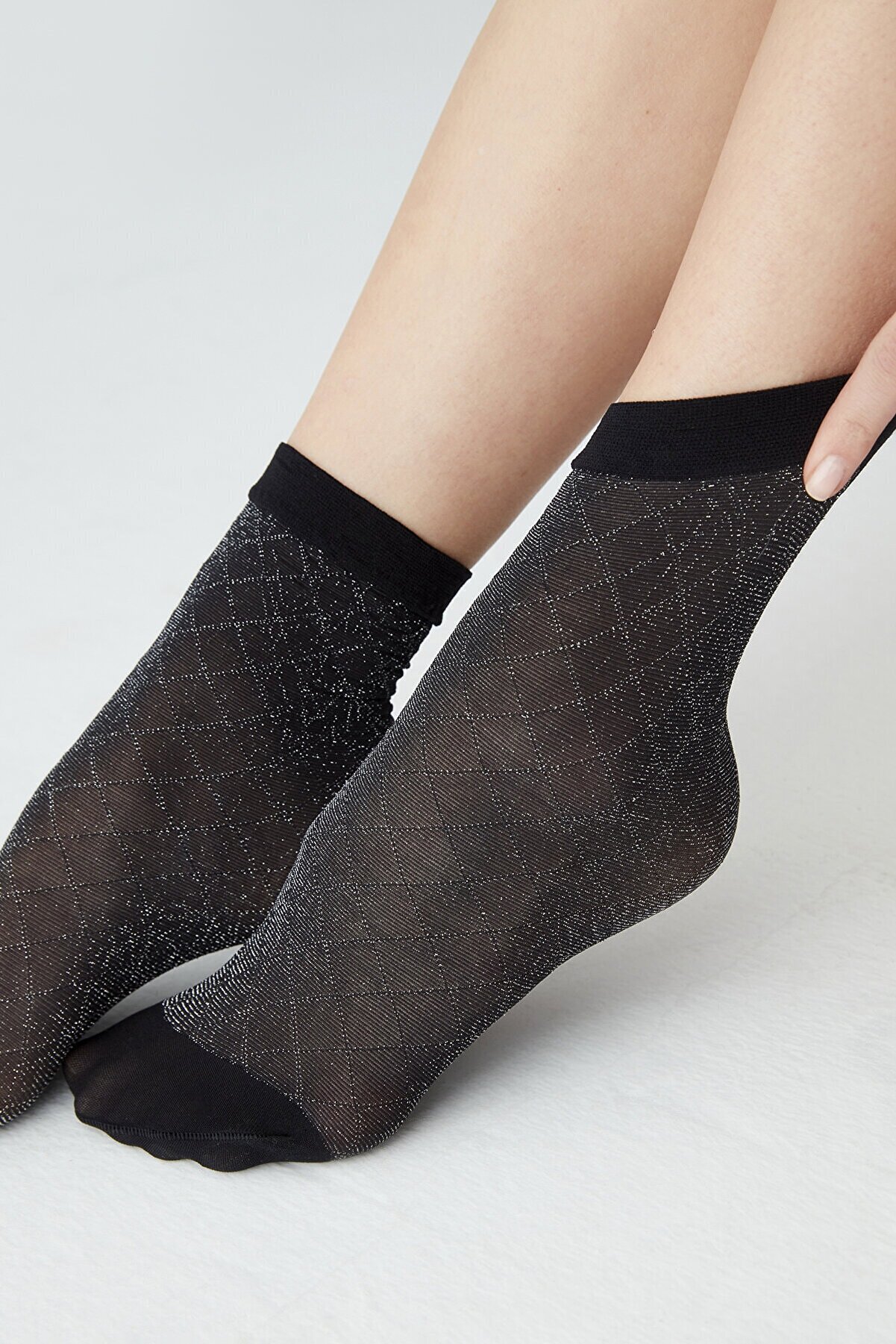 Siyah Simli Desenli Ince Soket Çorap Cross Shine